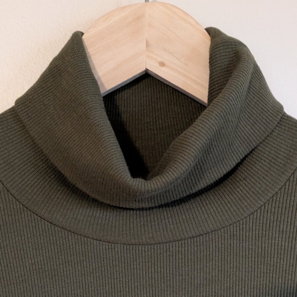 Long Sleeve Pullover Turtleneck Top - Picture 6 of 6